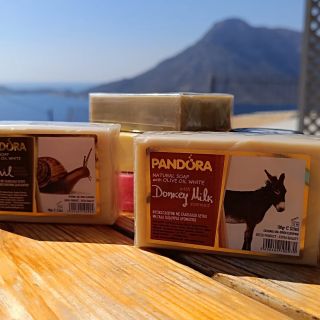 Také okukujeme kolegy mydláře a nakupujeme vzorky. Šnečí jako rarita zatím vede... Hlemýžďů, aby u nás pohledal... ale...