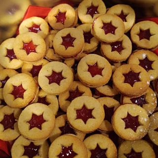 Už se to blíží, u nás letos plně bezlepkově, kdo není celiak, ten je přecitlivělý na lepek... tak trénuju...bezlepkově z...